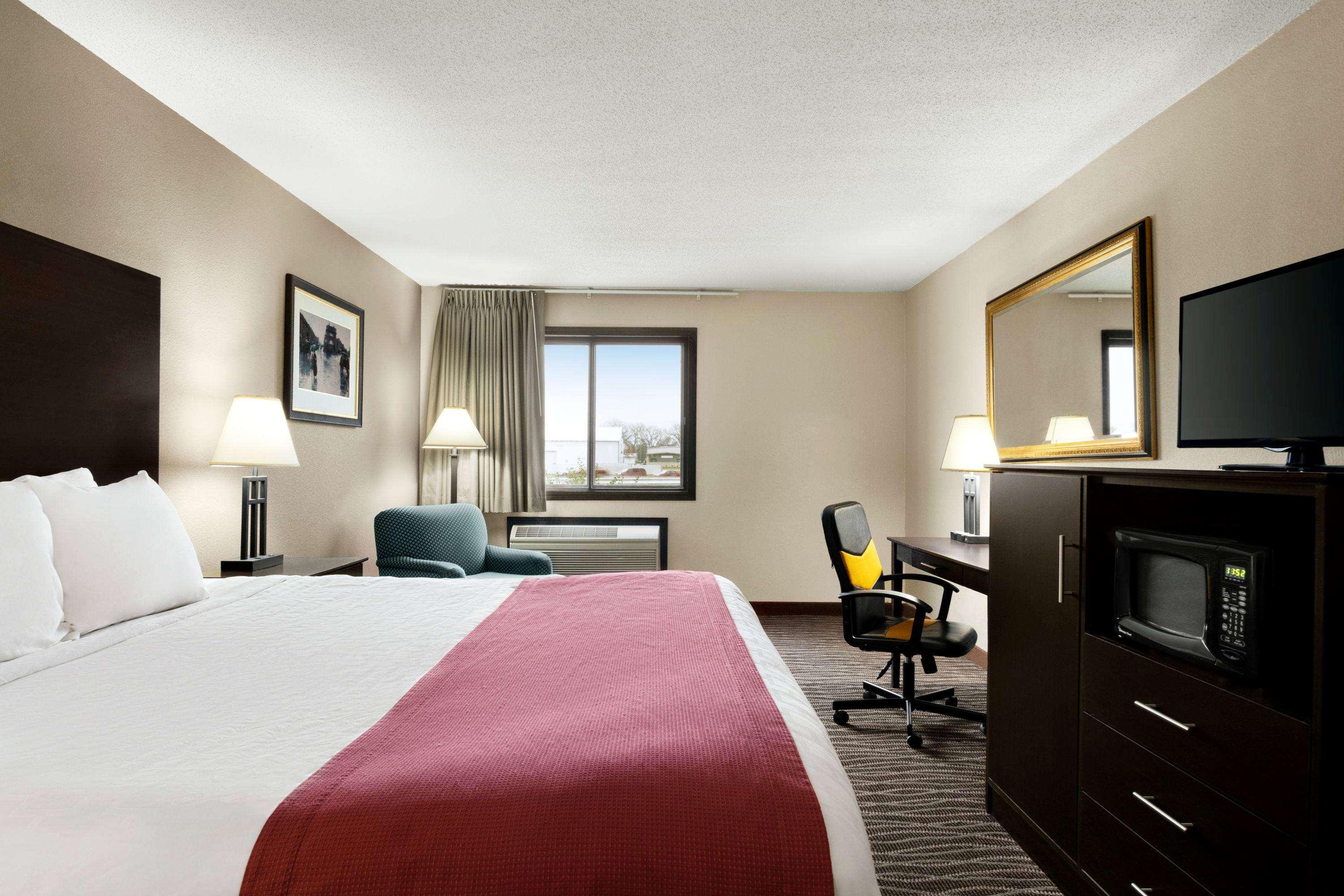 Baymont By Wyndham Sioux Falls North,I-29,Russell St, Airport Екстериор снимка