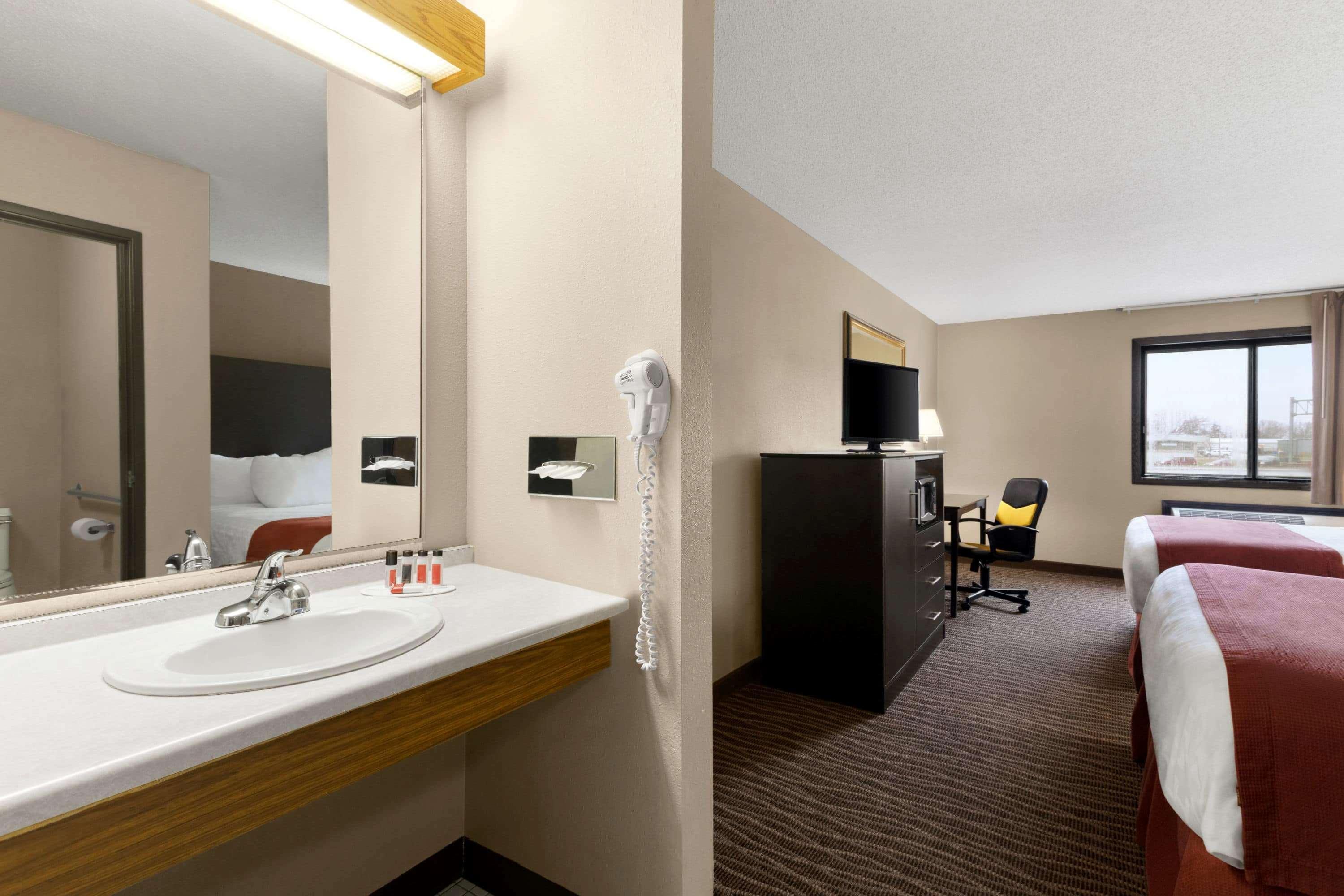 Baymont By Wyndham Sioux Falls North,I-29,Russell St, Airport Екстериор снимка