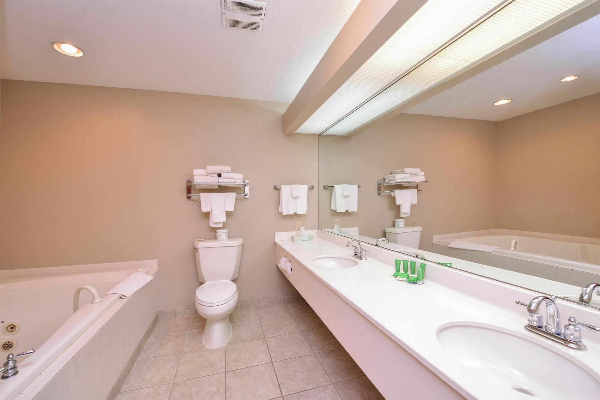 Baymont By Wyndham Sioux Falls North,I-29,Russell St, Airport Екстериор снимка