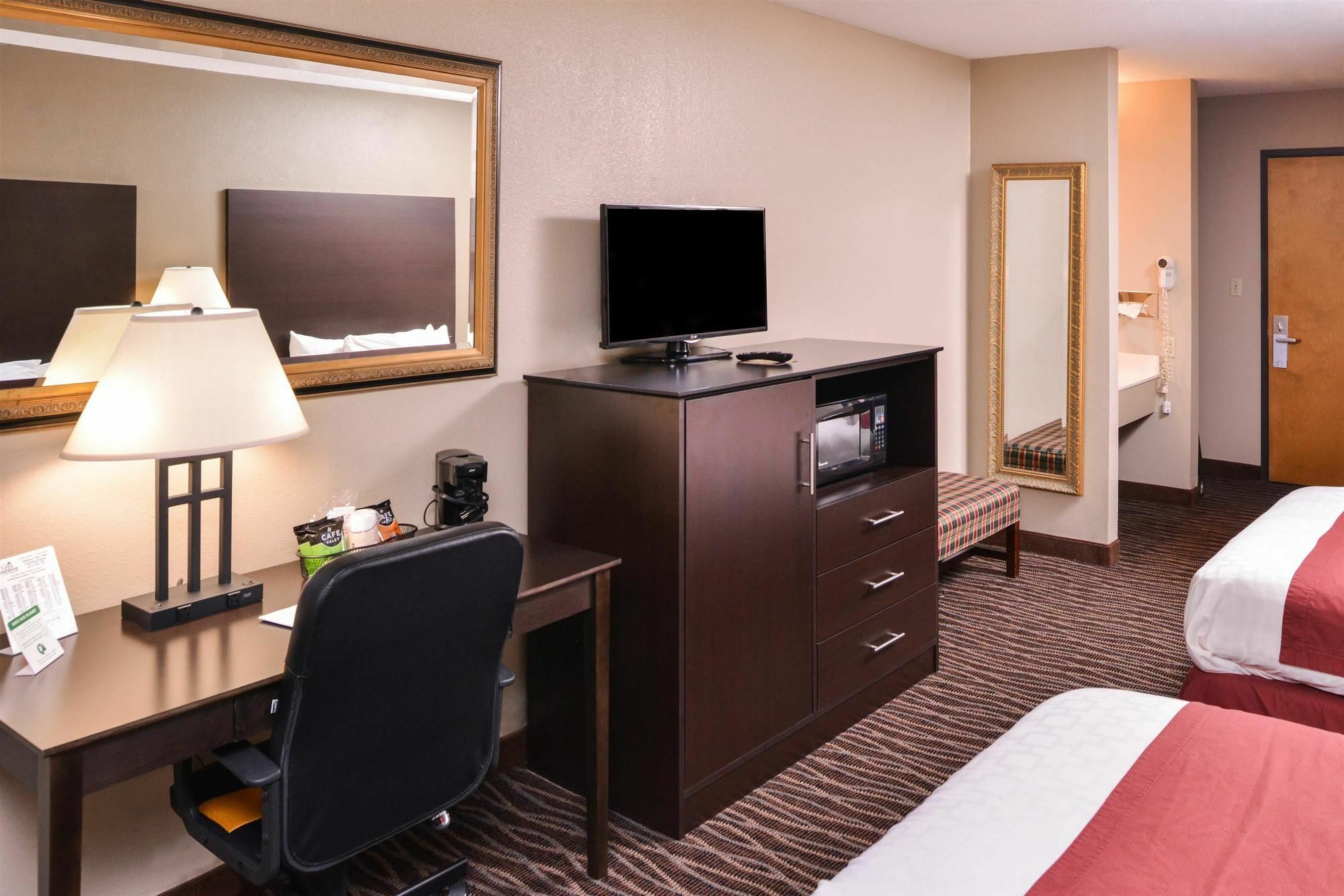 Baymont By Wyndham Sioux Falls North,I-29,Russell St, Airport Екстериор снимка